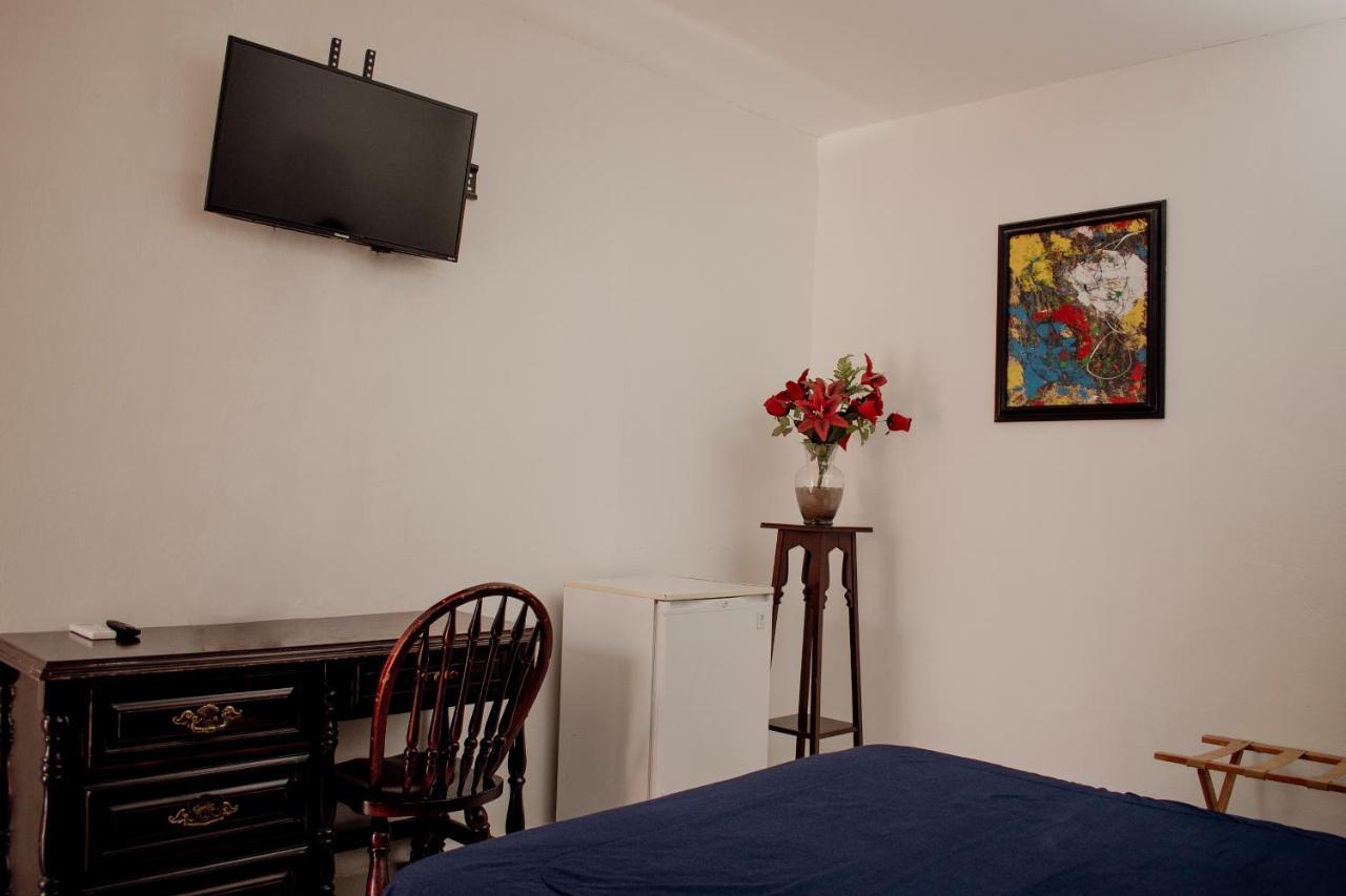 Suites Cervantes Chihuahua Kültér fotó